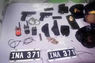 Armas, handys y otros elementos secuestrados en un allanamiento en Munro