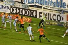 Banfield le sacó el invicto a Atlético, en Tucumán, con rebeldía y oficio: 2-0
