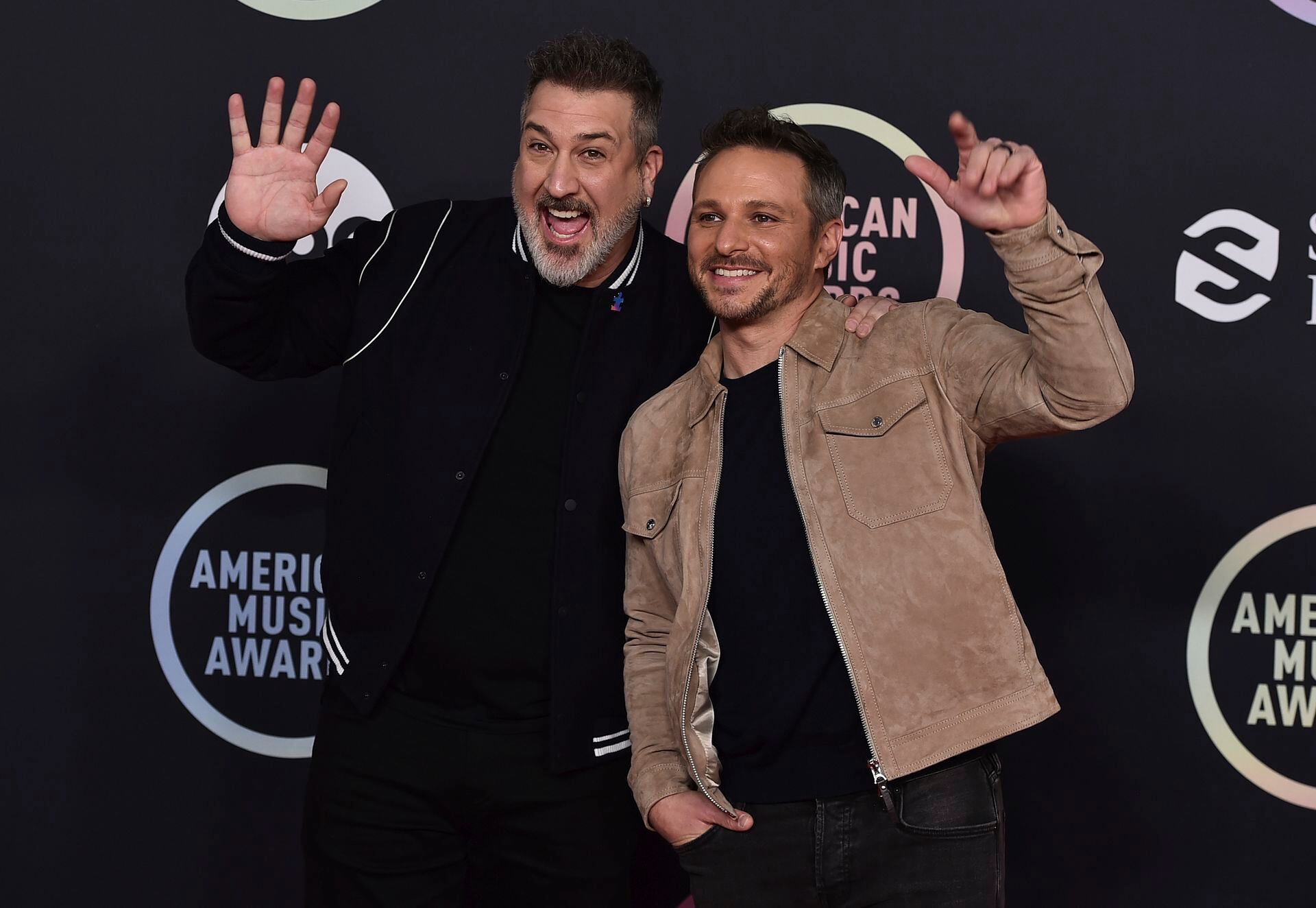 Do you remember ...? Joey Fatone, 'N ​​Sync, and 98 Degrees' Drew Lachey arriving at the American Music Awards gala