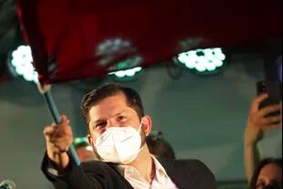 Gabriel Boric, en su búnker, al celebrar el segundo puesto y el pase al ballottage en Chile