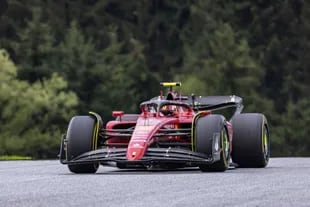 Carlos Sainz tuvo una dura batalla con Leclerc en la clasificación del sábado