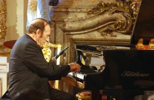 Concertista de fama internacional, Miguel Ángel Estrella se inició en la música a los 12 años