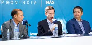 Ricardo Markous, CEO de Tecpetrol, con el gobernador de Neuquén, Omar Gutierrez, y el ministro de Energía de la provincia, Alejandro Monteiro