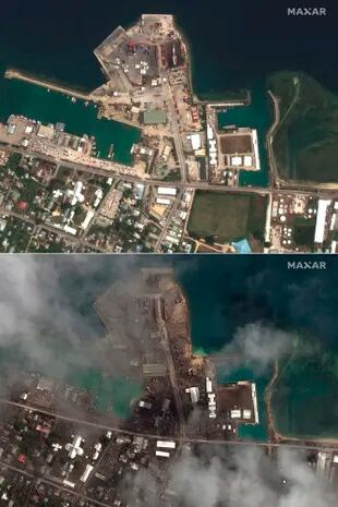 Esta combinación de imágenes satelitales proporcionadas por Maxar Technologies muestra las principales instalaciones portuarias en Nuku'alofa, Tonga, el 29 de diciembre de 2021, arriba, y el 18 de enero de 2022. (Imagen satelital ©2022 Maxar Technologies vía AP)