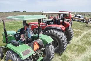 Los productores se movilizaron con tractores y camionetas