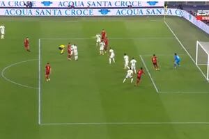 Dybala entró, hizo un golazo y fue figura, pero Roma cayó 4-3 ante Sassuolo en un partidazo