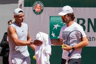 Rafael Nadal y uno de sus entrenadores, Carlos Moya, en Roland Garros.