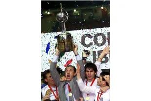 Campeón de la Copa Libertadores con River en 1986, y también como entrenador, con Olimpia de Paraguay en 2002; apenas ocho futbolistas lo consiguieron en la historia del torneo