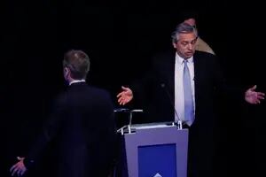 Debate: Macri y Fernández se increparon en duros términos detrás del escenario