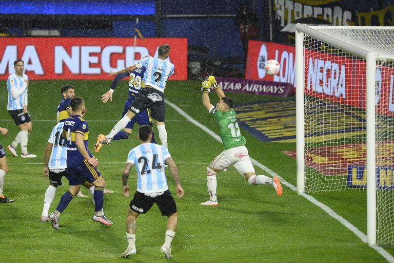 Tiro libre de Cardona y gol en contra de Torrén en el partido con Argentinos 