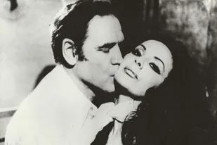 Isabel Sarli y Armando Bó, en El sexo y el amor (1974)