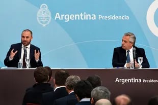 Martín Guzmán y el presidente Alberto Fernández. Para Jorge Fernández Díaz, el ministro de Economía "es como René Lavand"