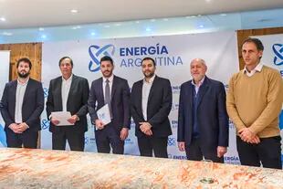 Firma del contrato para la provisión de cañerías del Gasoducto Presidente Néstor Kirchner y sus obras complementarias.