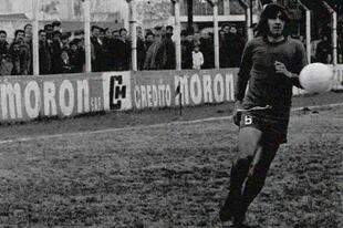 Murió Tomás "El Trinche" Carlovich, el mito del fútbol argentino: el talento rosarino de las historias imposibles
