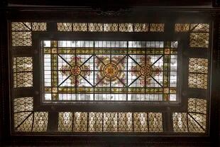 El vitraux del hall de entrada fue restaurado gracias a una donación