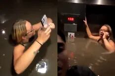 Bajaban en el ascensor y comenzó a inundarse: el agua les llegó al cuello