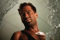 Bruce Willis reapareció en las redes durante una visita al edificio donde se filmó Duro de matar
