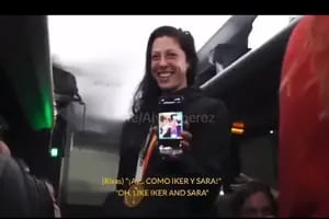 Filtran un video de Hermoso riéndose del beso de Rubiales en medio de los festejos por el Mundial femenino