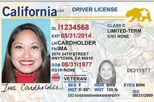 ¿Se puede tramitar la real ID para los migrantes en EE.UU.?