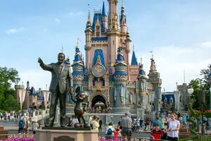 En medio de la tensión con DeSantis, algunos despidos en Disney agravan la crisis en el distrito de Florida