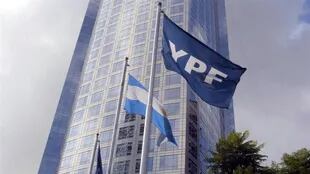 YPF presentó una oferta para quedarse con Shell, pero no está sola