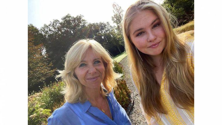 Una selfie de la princesa con la autora del libro, Claudia de Breij, con quien tuvo seis entrevistas a lo largo del año