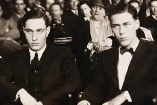 Leopold y Loeb, sentados en el banquillo de los acusados, en el jucio que se llevó adelante entre los meses de julio y septiembre de 1924