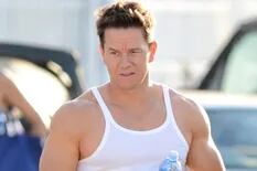 El avanzado ejercicio que ejecuta Mark Wahlberg para lucir abdominales perfectos