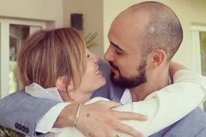 Abel Pintos le dedicó un romántico mensaje a su esposa y derritió de amor a sus fans