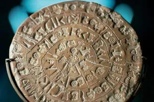 La inscripción del hermoso Disco de Festos fue realizada mediante presión de sellos jeroglíficos preformados sobre la arcilla blanda