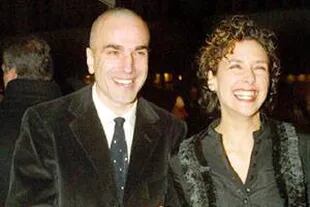 Miller y su esposo, el actor Daniel Day Lewis, en 2002