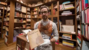 En enero de 2019, la librería portuguesa Lello puso en exposición una copia de la primera edición de El principito firmada por el mismo Antoine de Saint-Exupéry y valuada en unos US$28.000