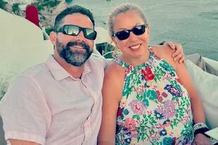 La pareja estadounidense viajó a Mykonos, Grecia de vacaciones y fueron estafados en un restaurante