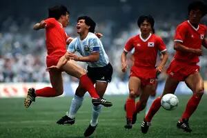 Las patadas que sufrió Maradona en México '86 (y que todavía duelen), y una comparación con Messi