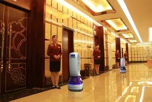 El robot Peanut se utiliza en el hotel Hangzhou para repartir comida en las habitaciones de los huéspedes que piden roomservice