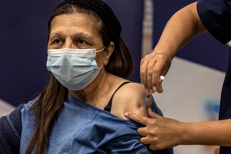 Israel detecta el primer caso de “flurona”, la infección de gripe y Covid-19 a la vez