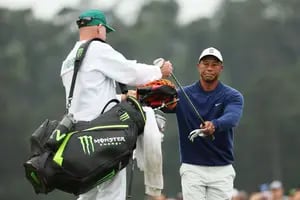 El caddie de Tiger Woods habló crudamente sobre el estado físico del golfista y lanzó una advertencia antes de Augusta