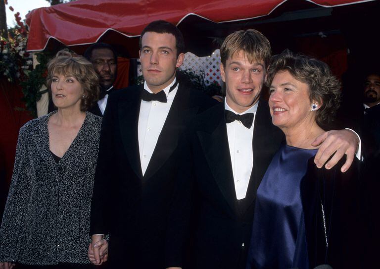   Ben Affleck and Matt Damon with their mothers on the red carpet at the 1998 Oscars