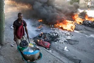 Protestas por la suba del precio del combustible en Puerto Príncipe
