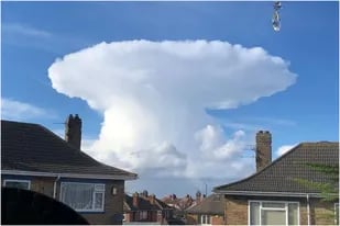 La terrorífica nube con forma de hongo que apareció en Gran Bretaña