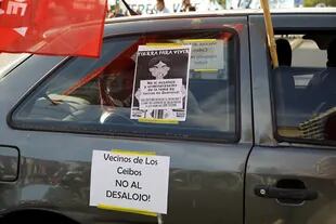 Organizaciones sociales que encabezan las tomas de tierra, marchando a Plaza de Mayo