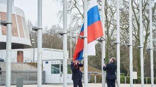 07/02/2022 Operarion removes Russian flag from Political Europe Council
