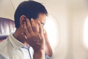 El dolor de oídos al viajar en avión es una moletia que viven millones de personas 