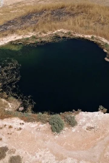 Solo un pequeño estanque indica que alguna vez hubo agua