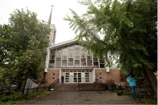 La iglesia de San Matías Apóstol fue convertida en el restorán Le Chic Resto Pop, ubicado en un vecindario de clase trabajadora de Montreal