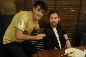 El emotivo gesto de Messi con un hincha del Barcelona tras el recital de Coldplay