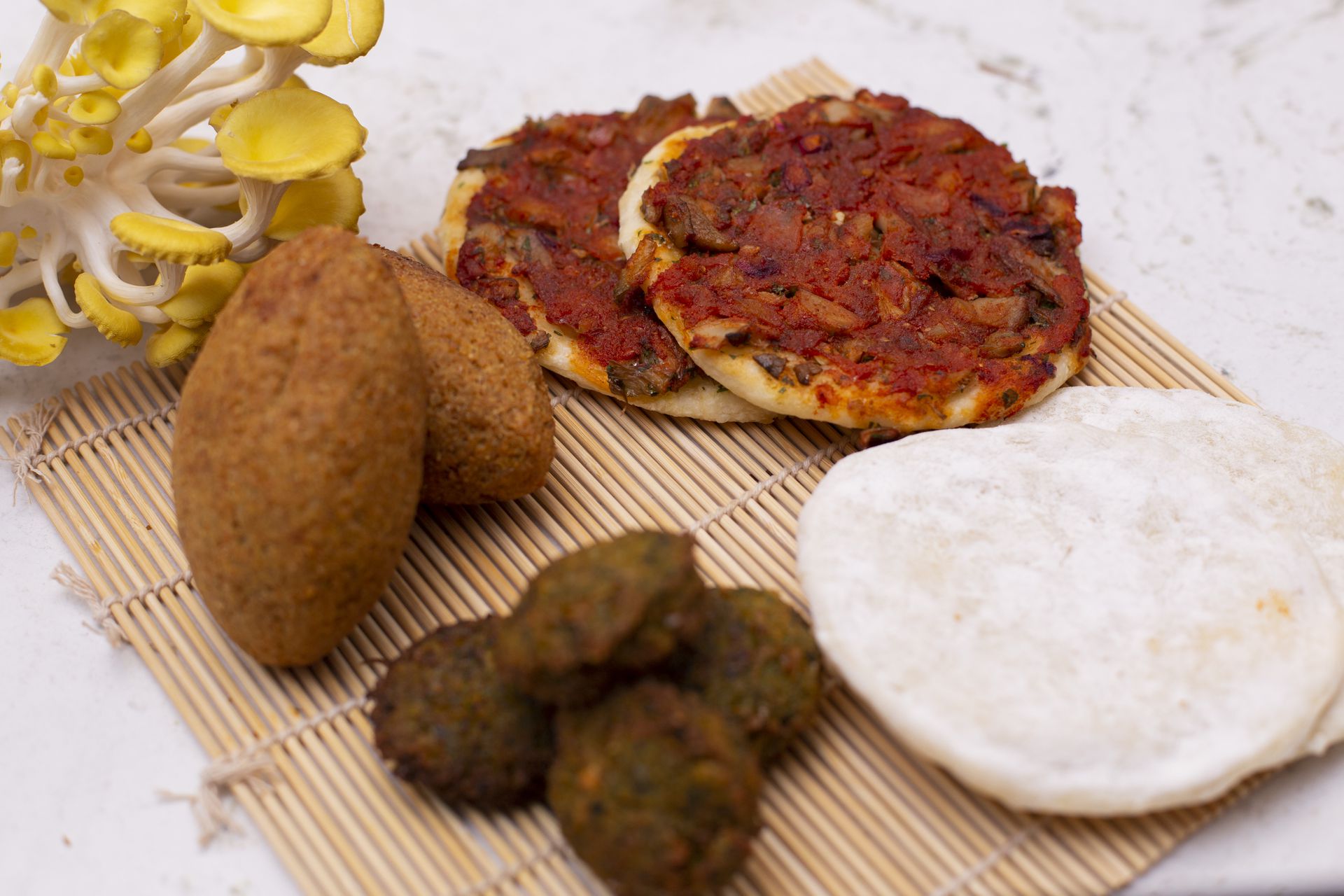 Empanadas árabes en versión vegetariana: kepes de portobellos y lajmayín de gírgolas.