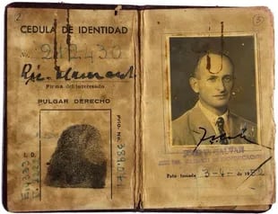 La cédula de identificación de Adolf Eichmann en la Argentina con la identidad falsa de Ricardo Klement