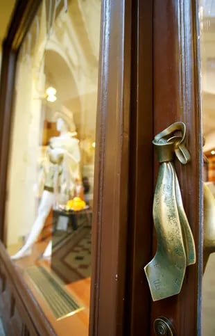 Corbata de hierro en la boutique Croata, en honor al invento croata más difundido.