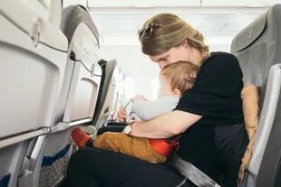 Los cambios de presión durante un vuelo provocan incomodidad para los bebés